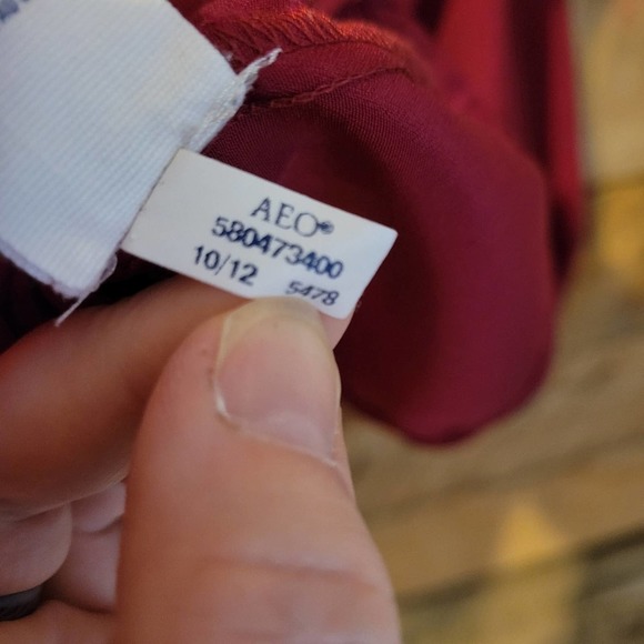 SALE-American Eagle women's maroon colored criss cross back top size large - Picture 8 of 11